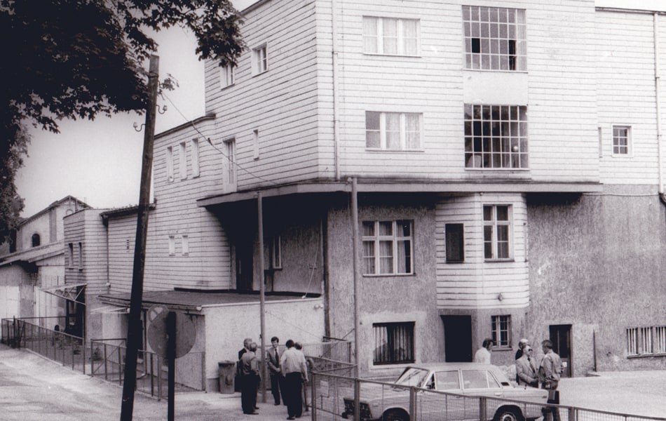 Die Villa Hagen während der Nutzung als Rechenzentrum (1980er Jahre)
