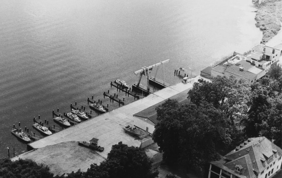 Hafen der Bootskompanie mit Villa Starck und Villa Hagen (1990)