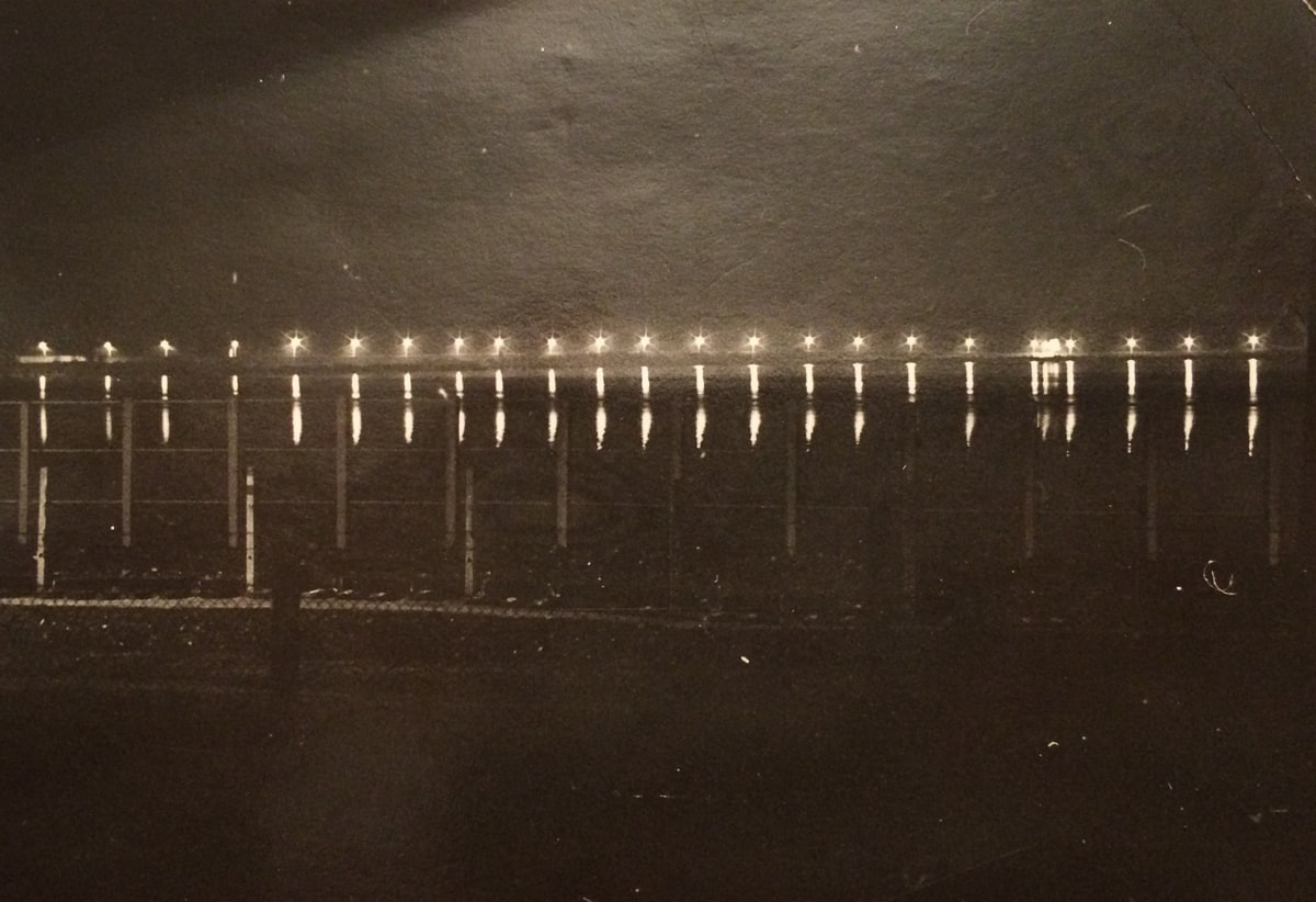 Grenzbefestigung bei Nacht mit Blick auf die Flutlichtanlagen auf der Sacrower Seite 1975 - Foto: Privatbesitz
